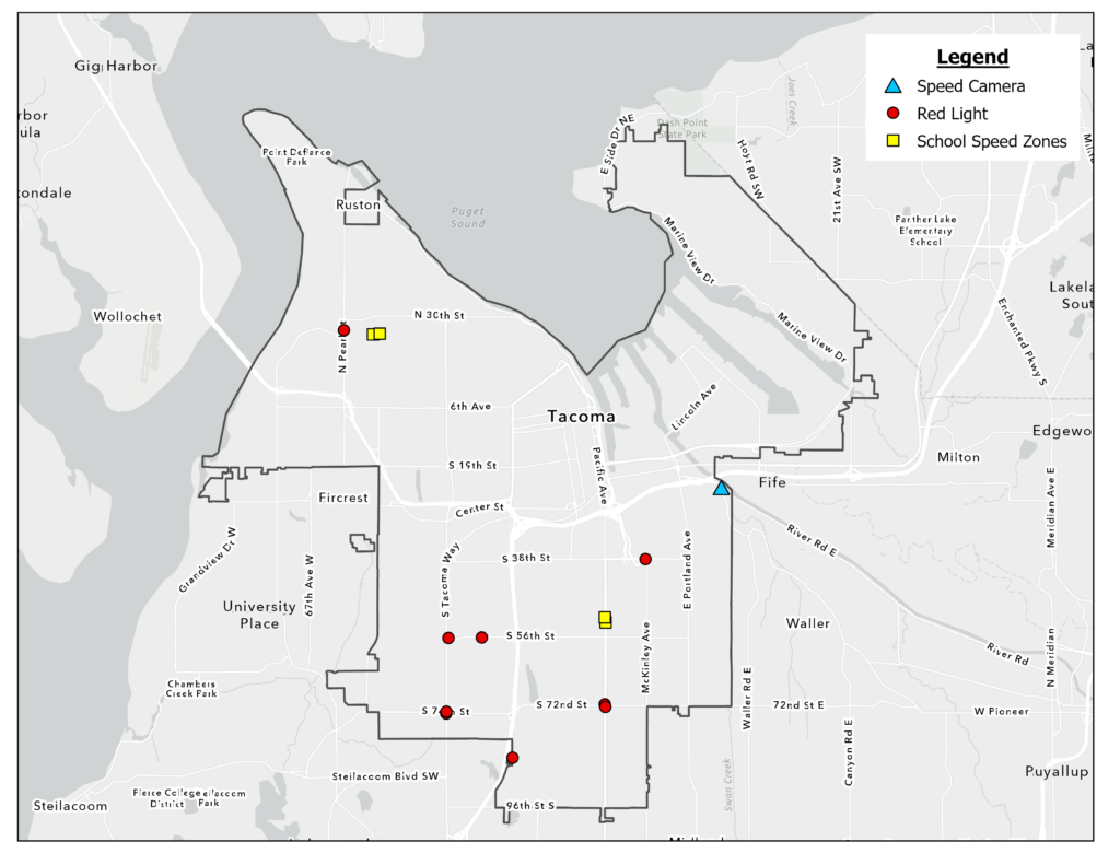 Mapa de Tacoma, Washington, mostrando a localização de todas as câmeras de fiscalização de trânsito existentes, incluindo radares de velocidade, radares de semáforo e radares em zonas escolares. O programa inclui um total de 14 câmeras: 4 em zonas escolares, 9 em semáforos e 1 de velocidade.